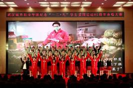 图片包含 室内, 一群, 大, 男人

描述已自动生成